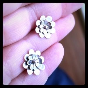 Sterling Silver Vintage Flower Pierced Earrings